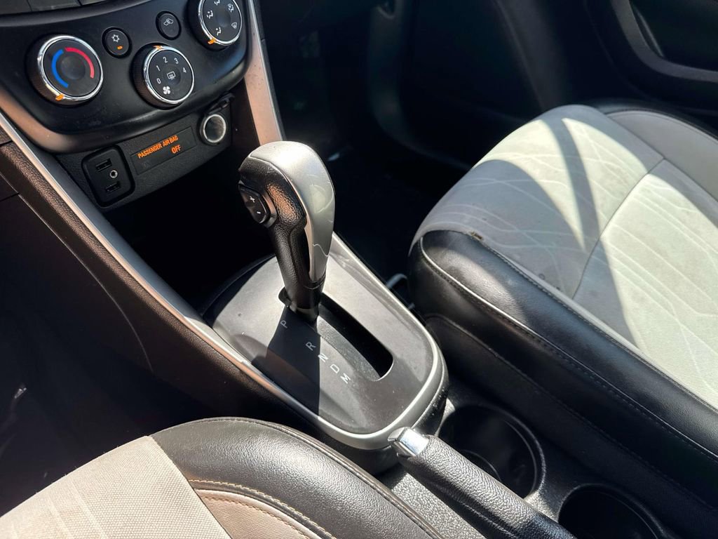 Used 2021 Chevrolet Trax LT w/ Driver Confidence Package image 36