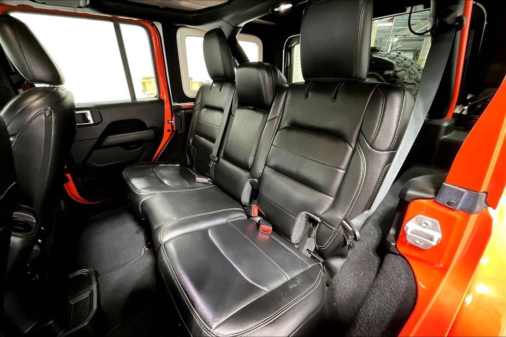 Used 2020 Jeep Wrangler Unlimited Sahara w/ Uconnect 4C Nav & Sound Group AWD/4WD image 32