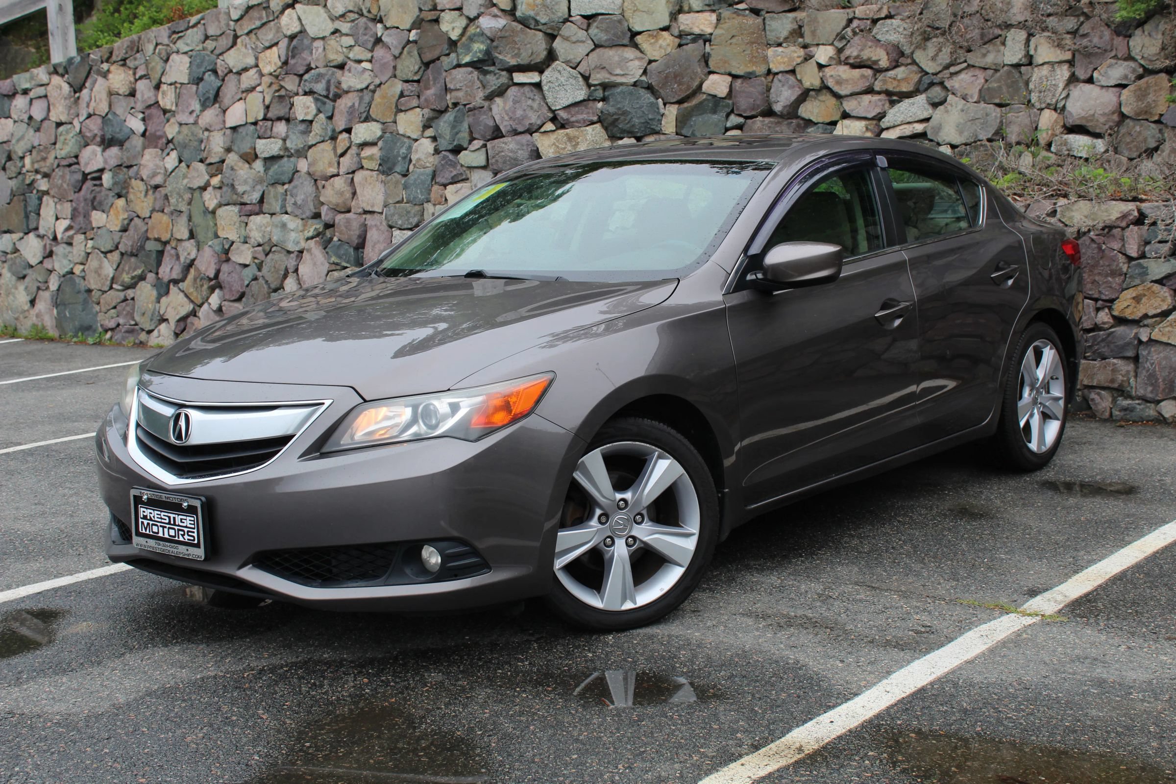 Used 2014 Acura ILX w/ Technology Package FWD image 2