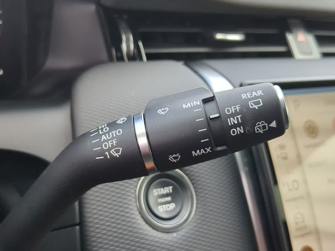 Certified 2025 Land Rover Discovery Sport Dynamic SE AWD/4WD image 26