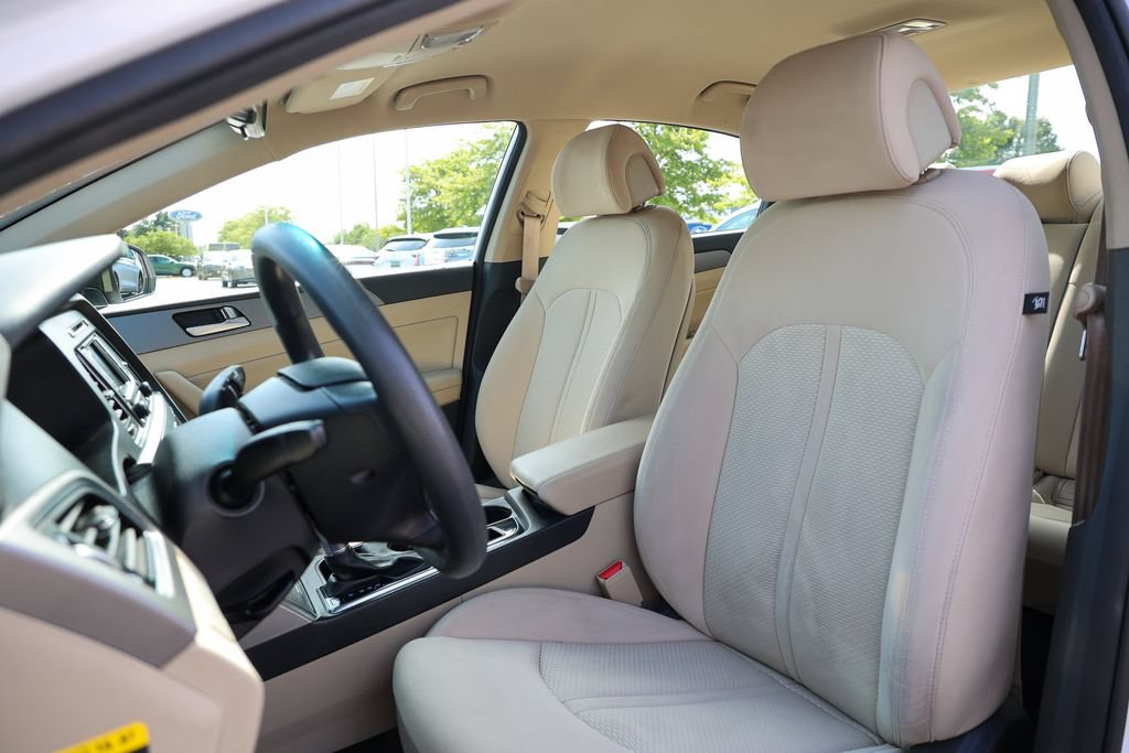 Used 2015 Hyundai Sonata SE w/ Option Group 09 FWD image 31