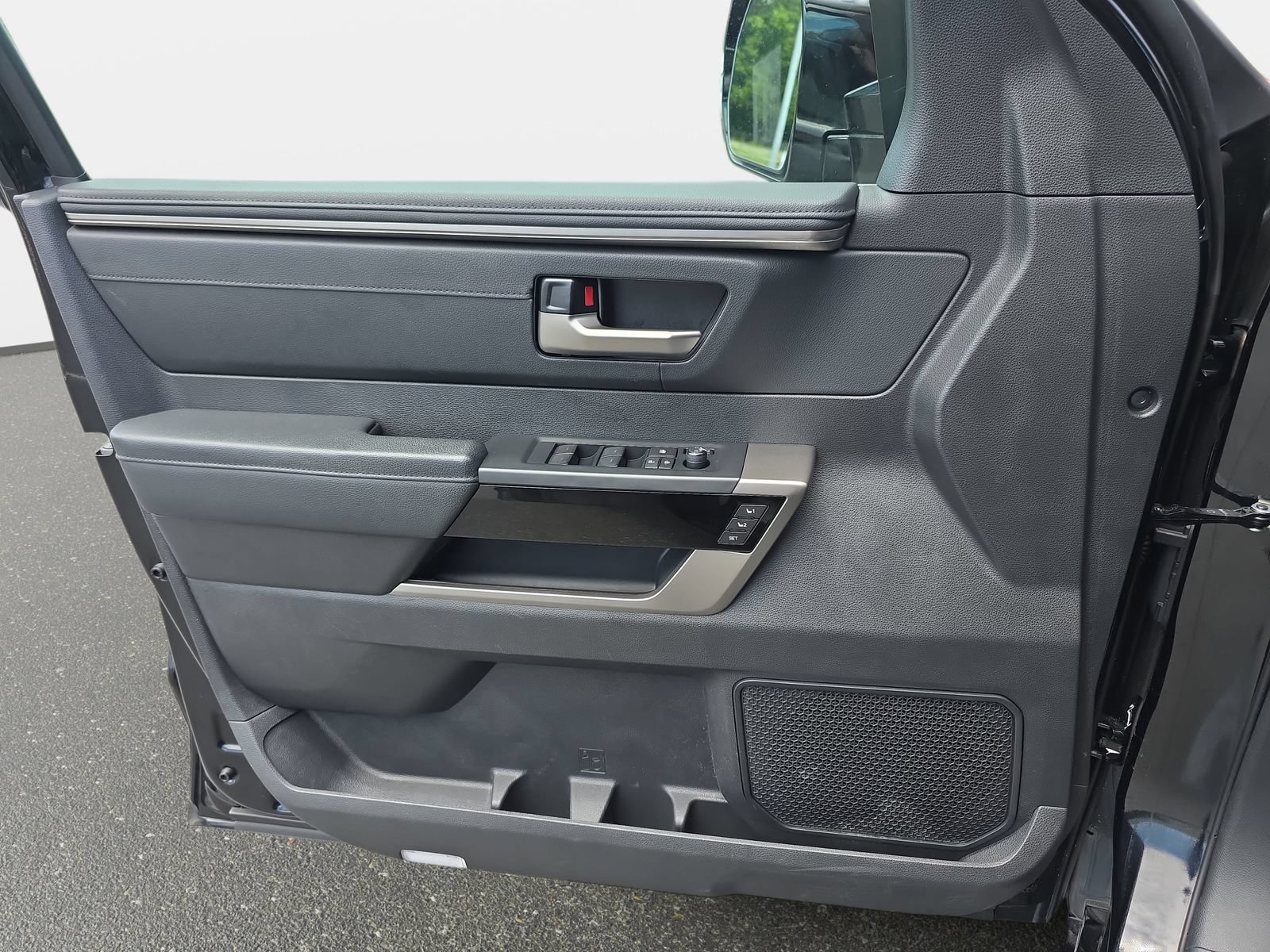 Used 2024 Toyota Tundra Limited AWD/4WD image 26