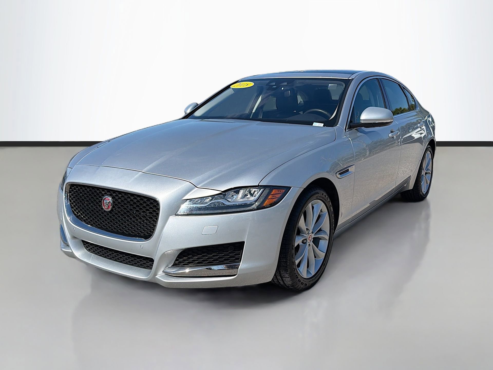 Used 2018 Jaguar XF Premium image 8