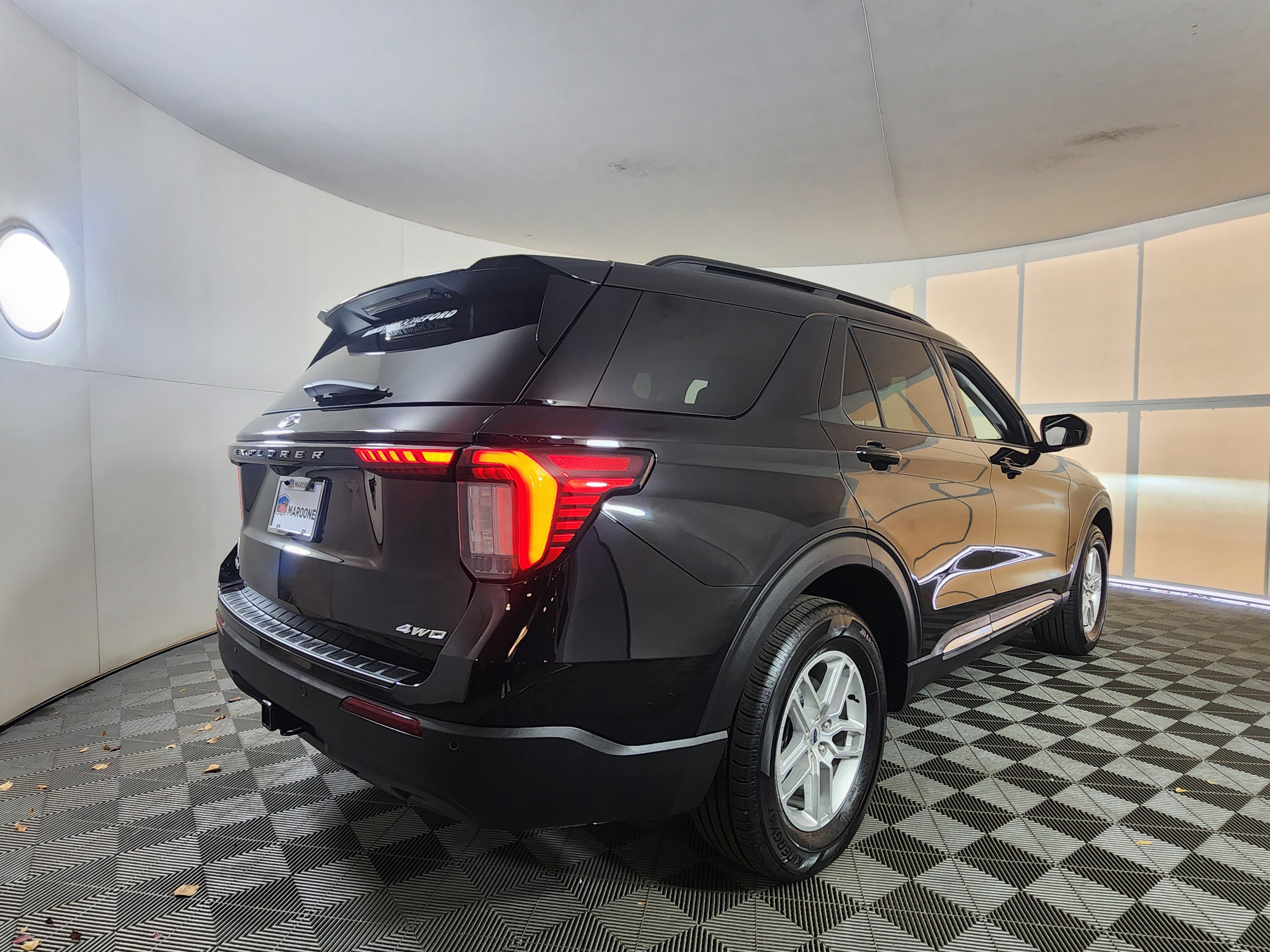 Used 2025 Ford Explorer Active image 6