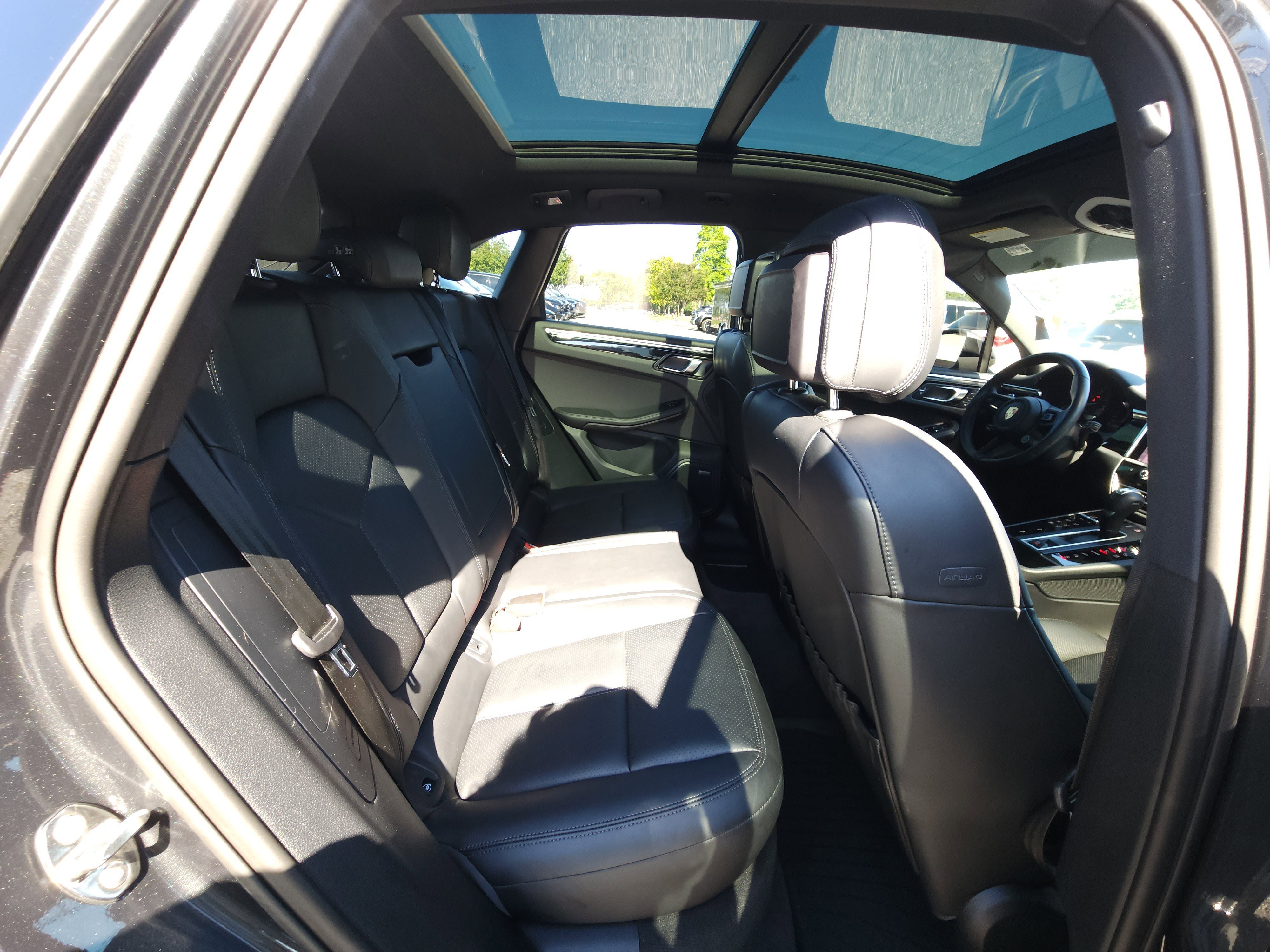 Used 2025 Porsche Macan Turbo AWD/4WD image 14