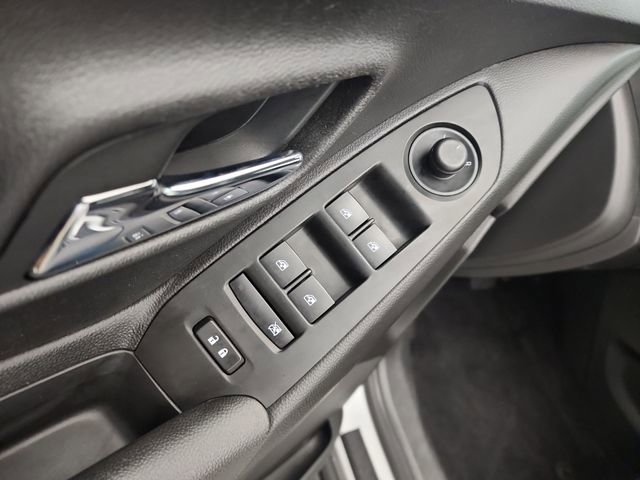 Used 2018 Chevrolet Trax LT w/ LT Convenience Package image 18