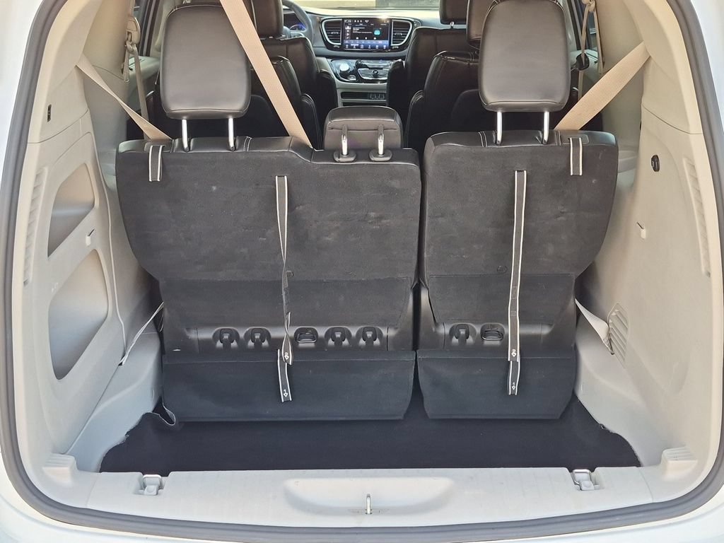 Used 2023 Chrysler Pacifica Touring-L FWD image 36