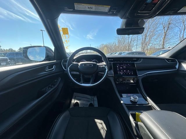 Used 2025 Jeep Grand Cherokee Altitude image 18