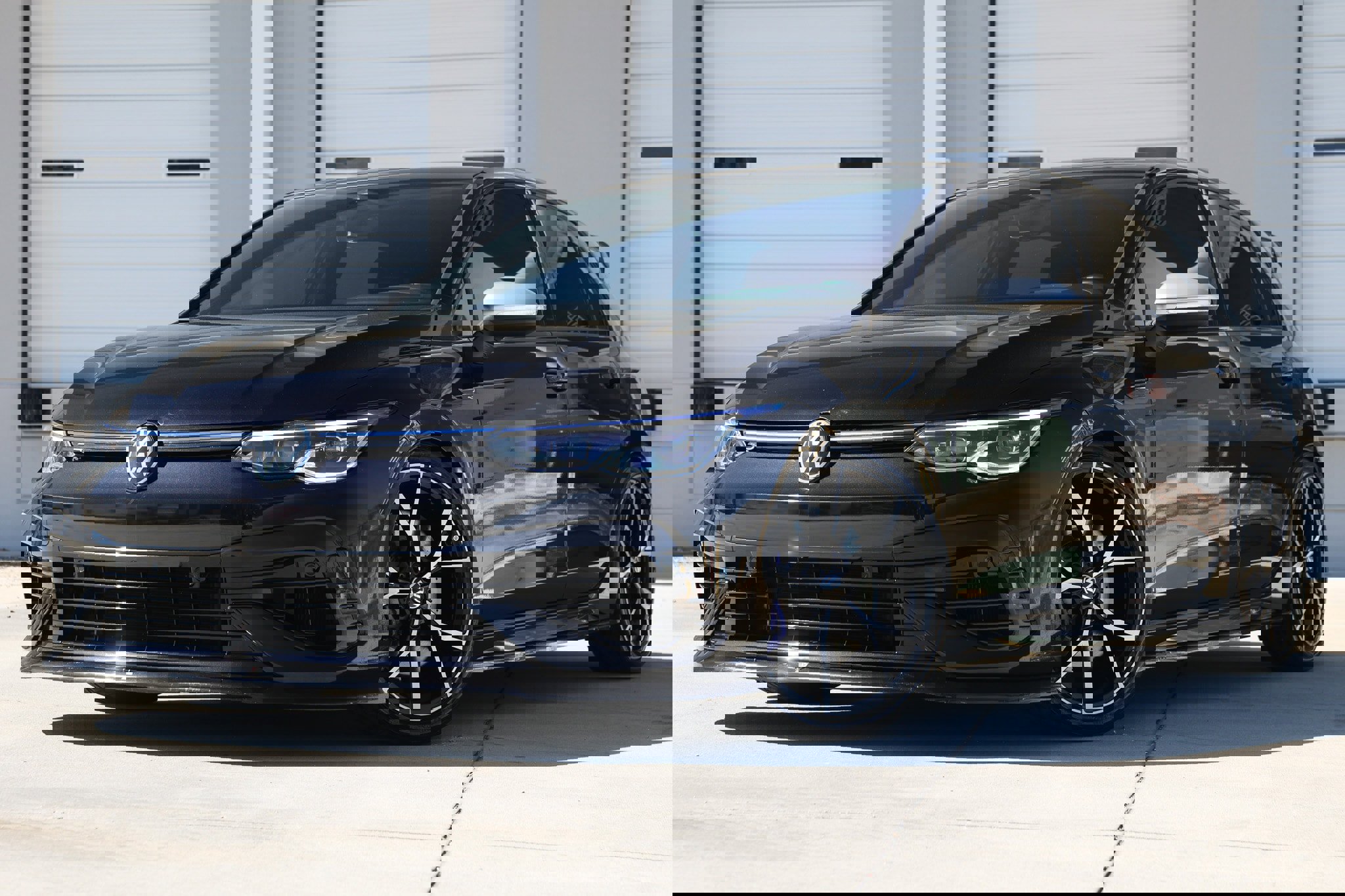 Used 2023 Volkswagen Golf R image 1