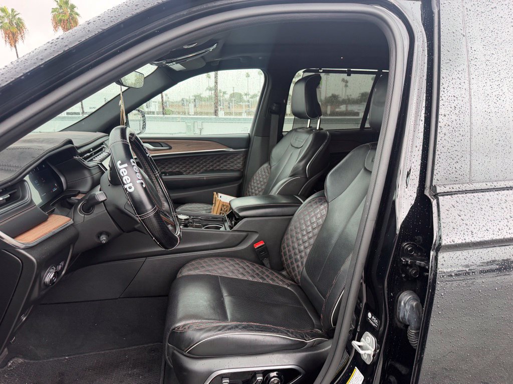 Used 2023 Jeep Grand Cherokee Summit w/ Luxury Tech Group V AWD/4WD image 5