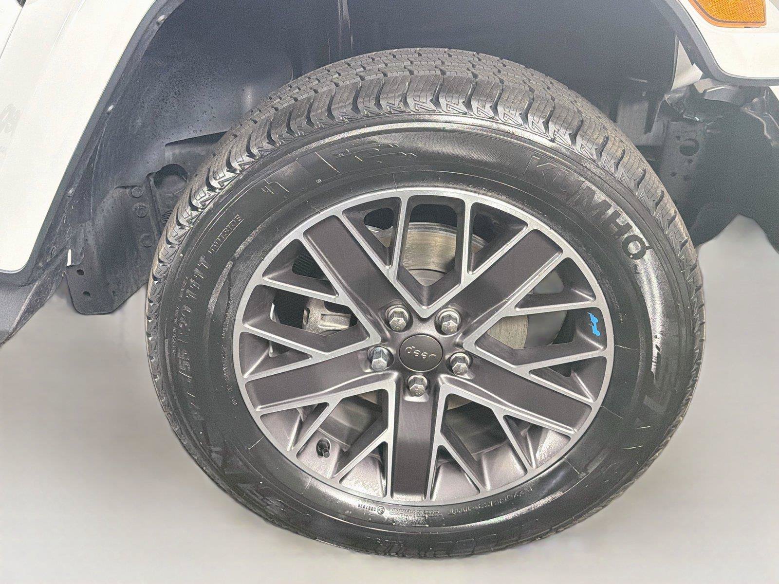 Used 2023 Jeep Wrangler Unlimited Sahara AWD/4WD image 37