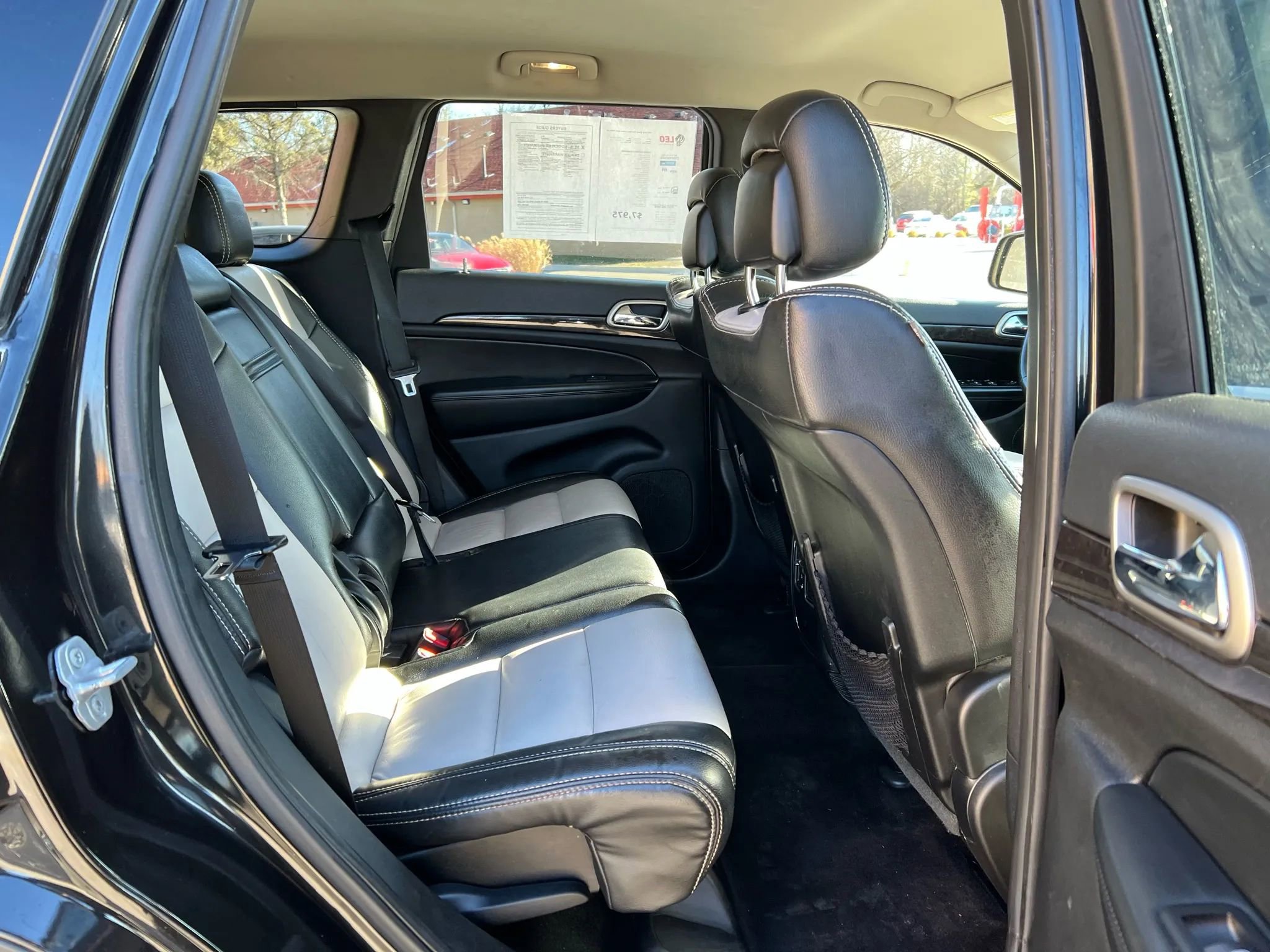 Used 2012 Jeep Grand Cherokee Laredo w/ Laredo E Group image 25