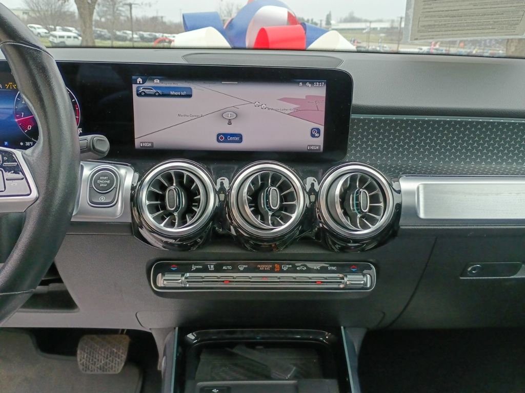 Used 2024 Mercedes-Benz GLB 250 4MATIC w/ Driver Assistance Package image 32