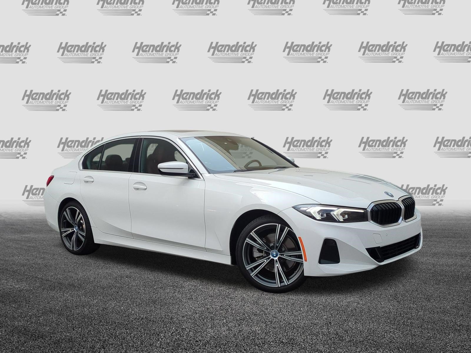 Used 2024 BMW 330e w/ Convenience Package RWD image 2