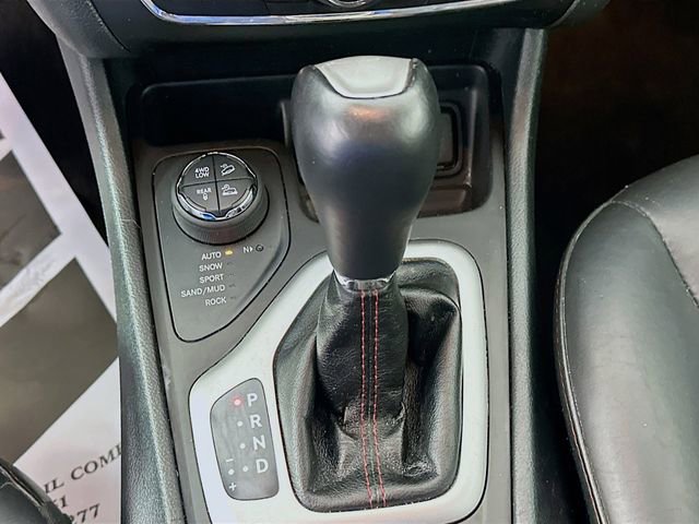 Used 2016 Jeep Cherokee Trailhawk w/ Cold Weather Group image 16