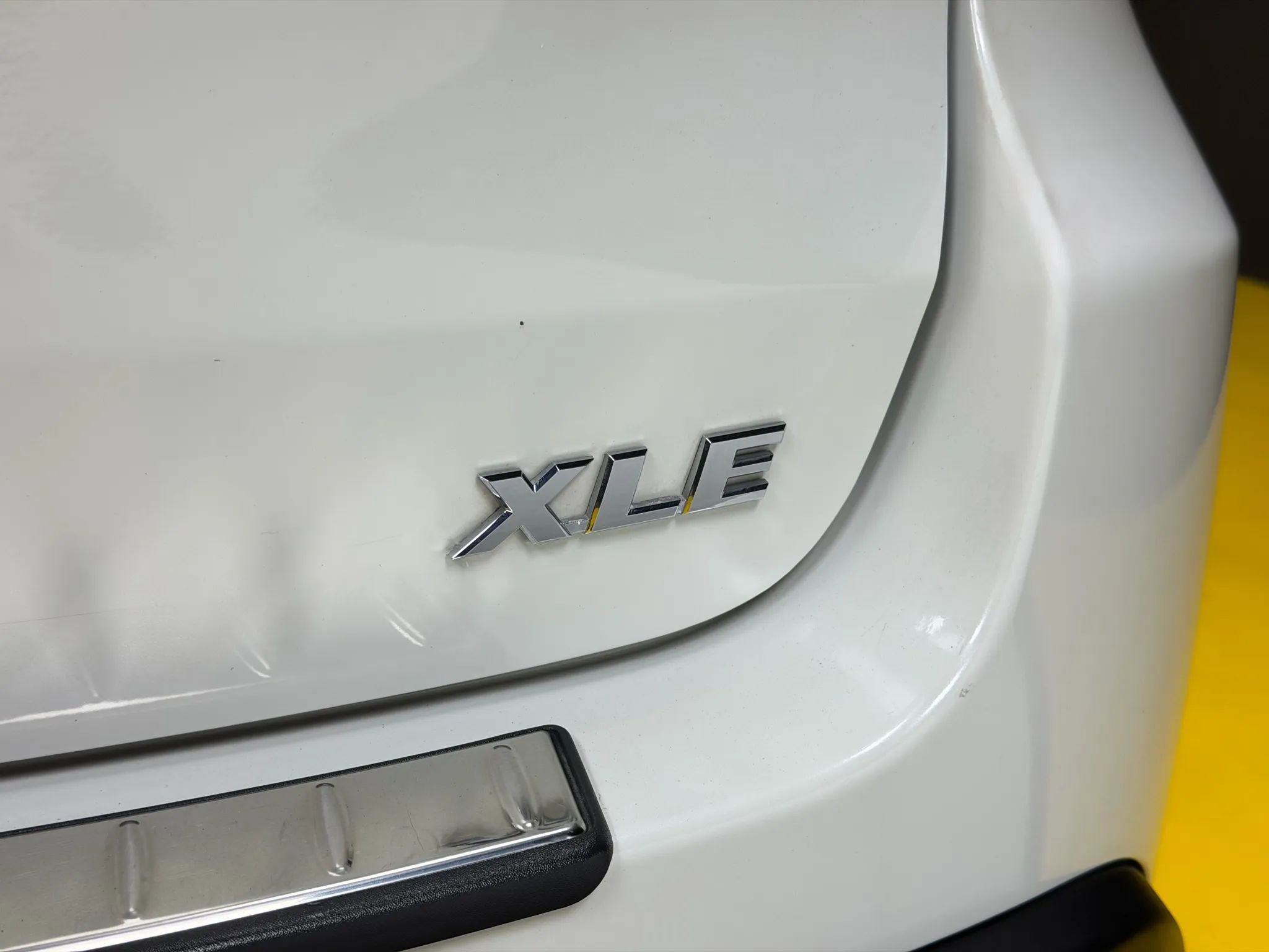 Used 2016 Toyota Highlander XLE w/ Preferred Accessory Package FWD image 12