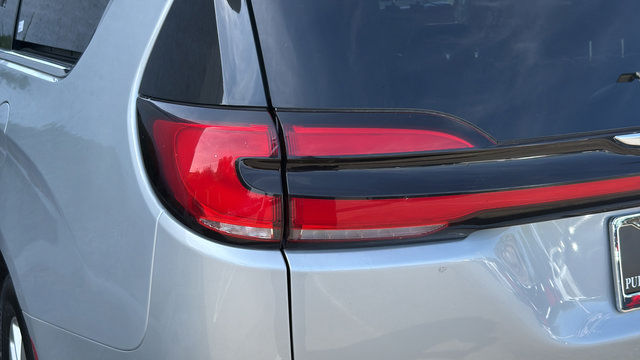Used 2024 Chrysler Pacifica Touring-L FWD image 35