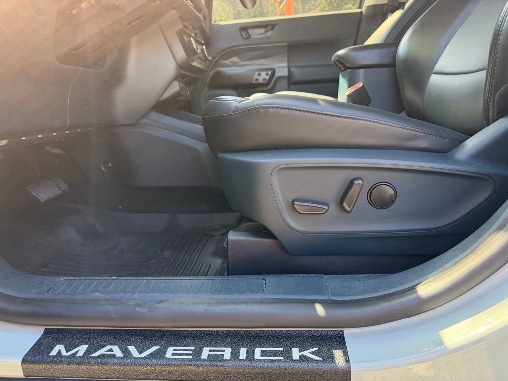 Used 2024 Ford Maverick Lariat w/ Black Appearance Package FWD image 24
