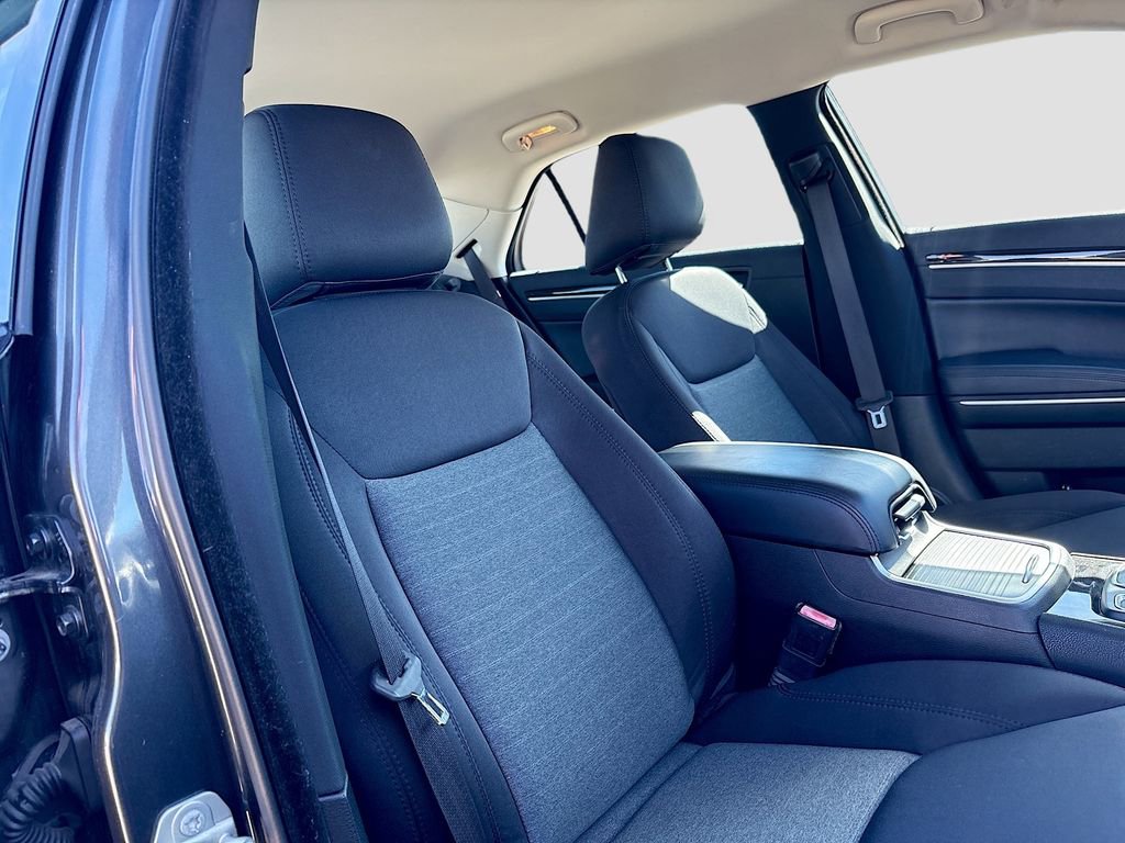 Used 2023 Chrysler 300 Touring w/ Sport Appearance Package image 25