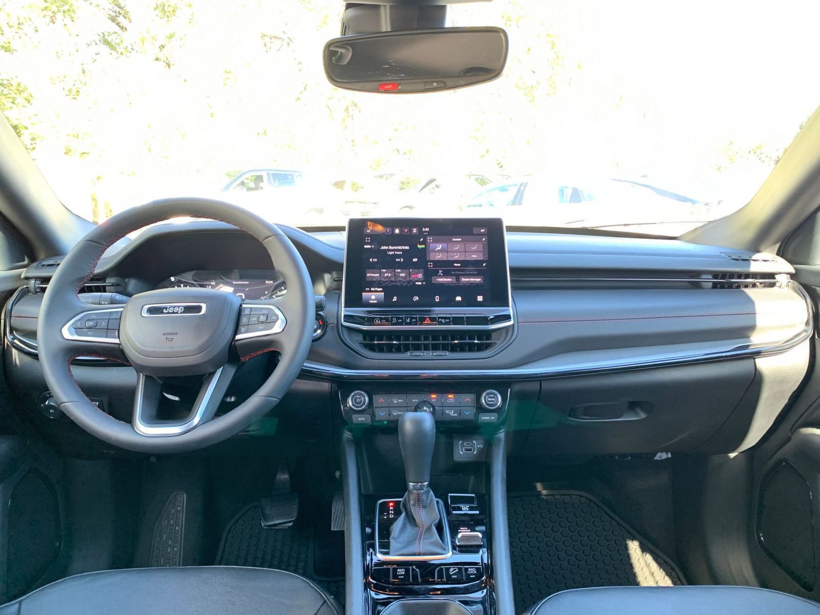 Used 2025 Jeep Compass Trailhawk image 32