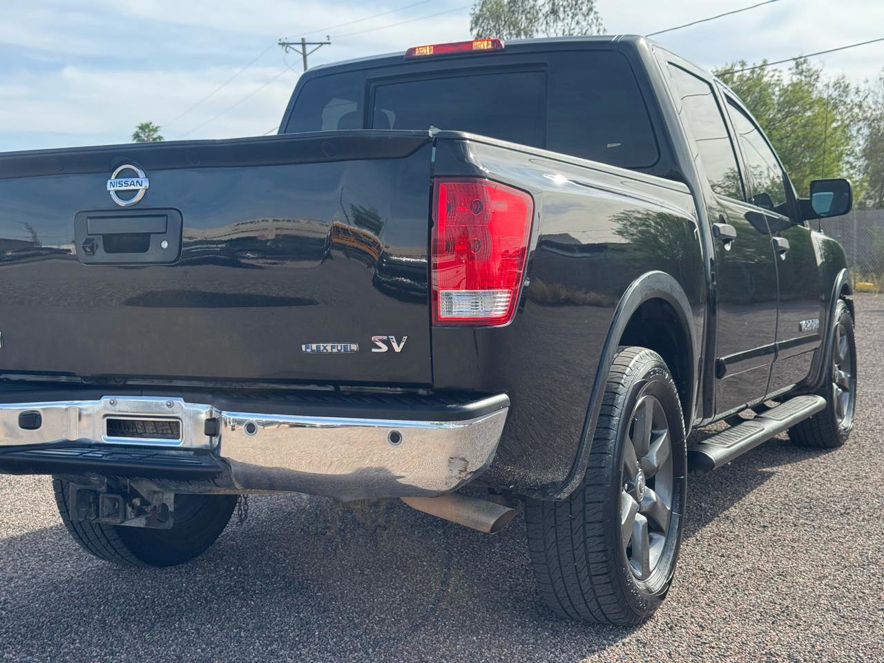 Used 2015 Nissan Titan SV w/ SV Value Truck Package RWD image 12