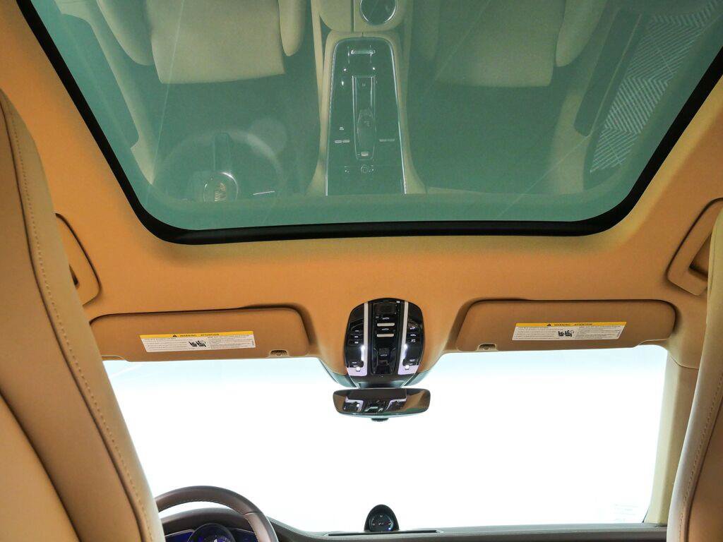 Certified 2023 Porsche Panamera 4 Platinum Edition AWD/4WD image 21