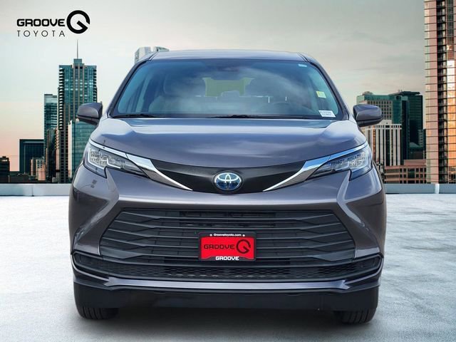 Used 2023 Toyota Sienna LE image 9