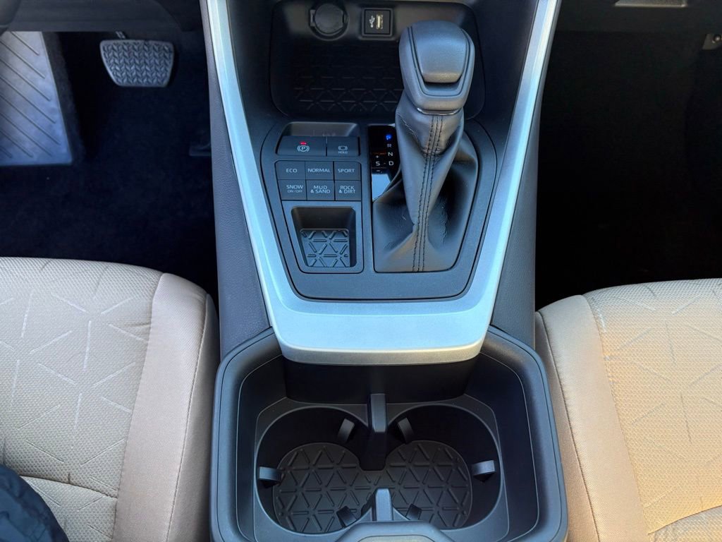 Used 2025 Toyota RAV4 XLE w/ Convenience Package image 19