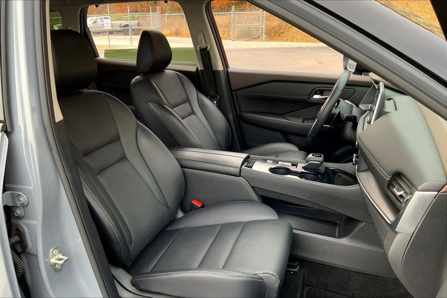 Used 2023 Nissan Rogue SV w/ SV Premium B Package image 7