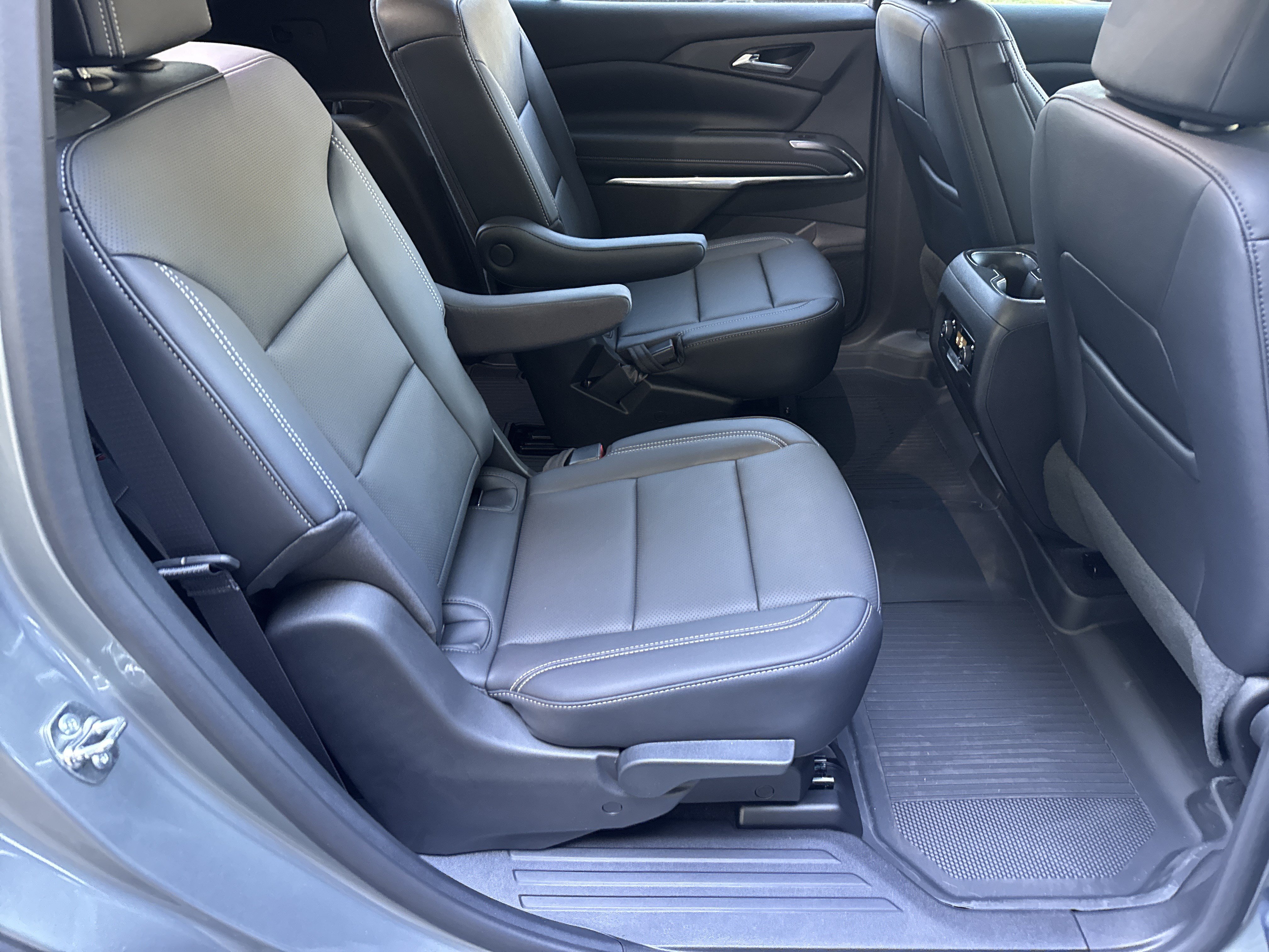 New 2027 Chevrolet Traverse LT w/ LPO, Floor Liner Package FWD image 15