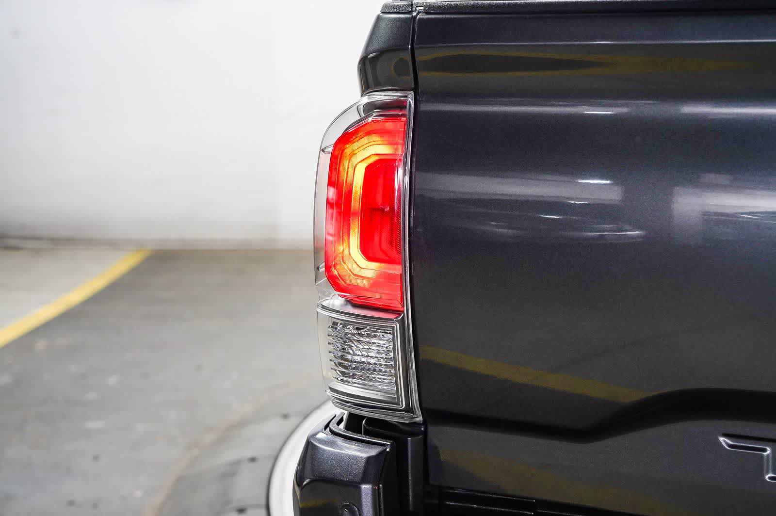 Certified 2020 Toyota Tacoma TRD Off-Road w/ Technology Package AWD/4WD image 12