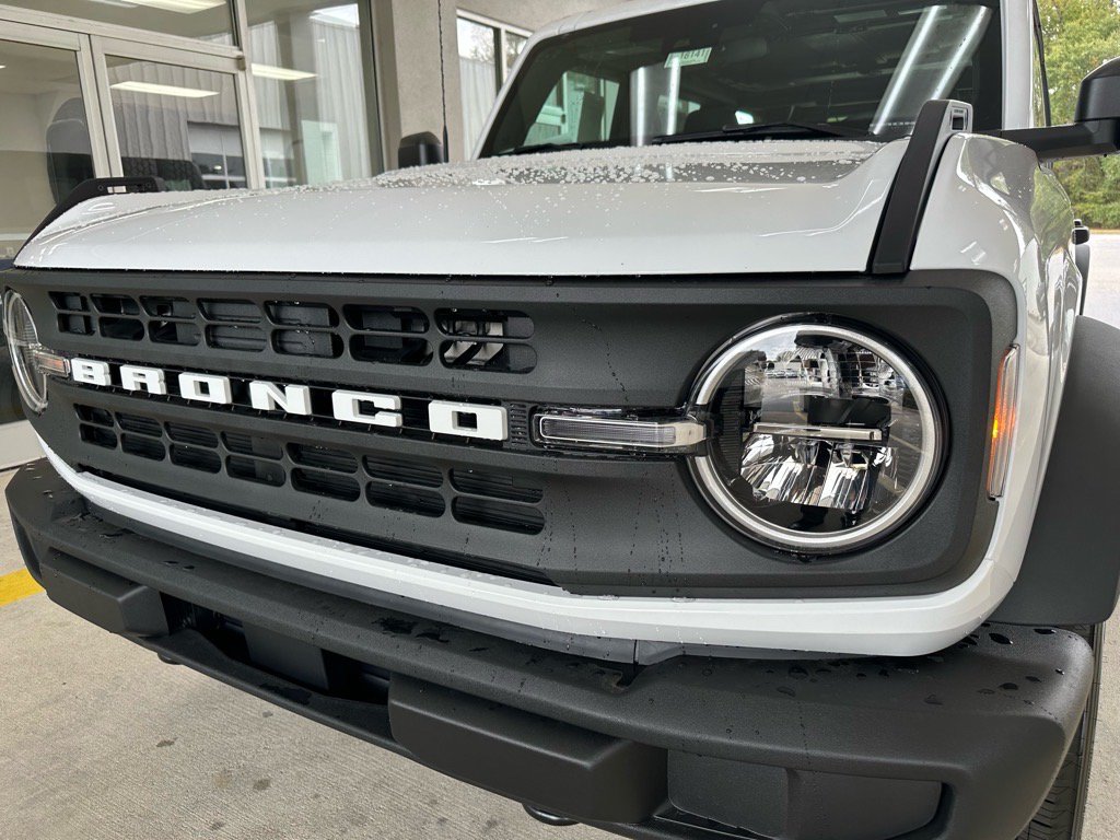 New 2025 Ford Bronco 4-Door AWD/4WD image 1