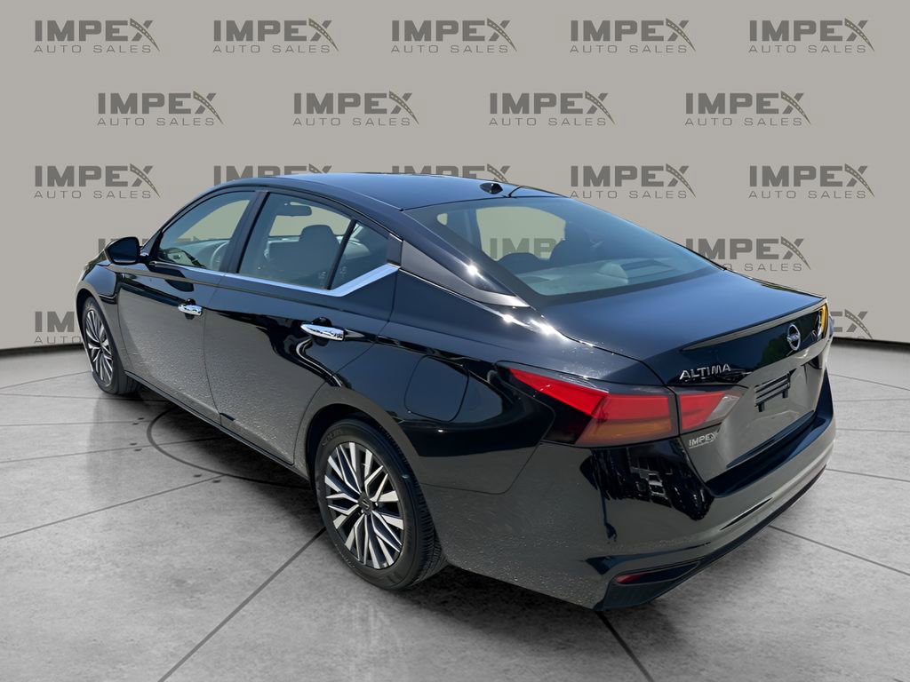 Used 2025 Nissan Altima 2.5 SV FWD image 3
