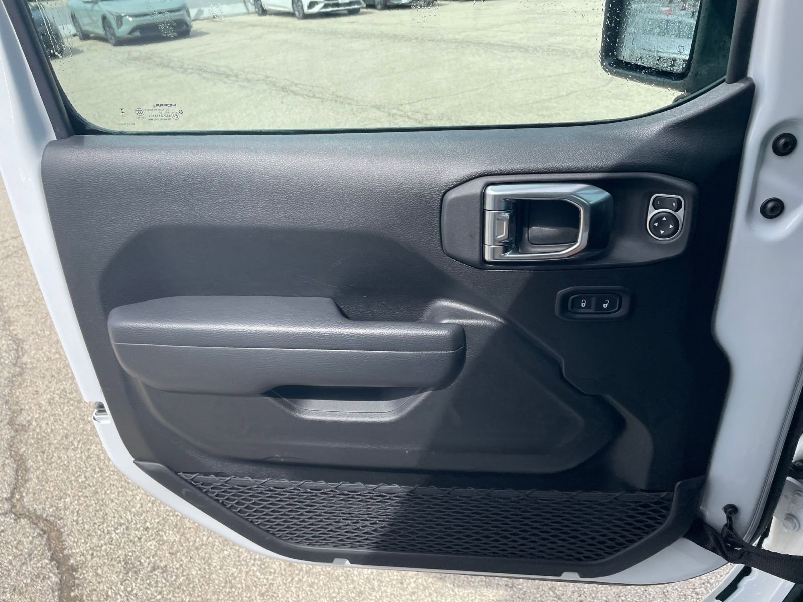 Used 2025 Jeep Wrangler Unlimited Rubicon AWD/4WD image 18