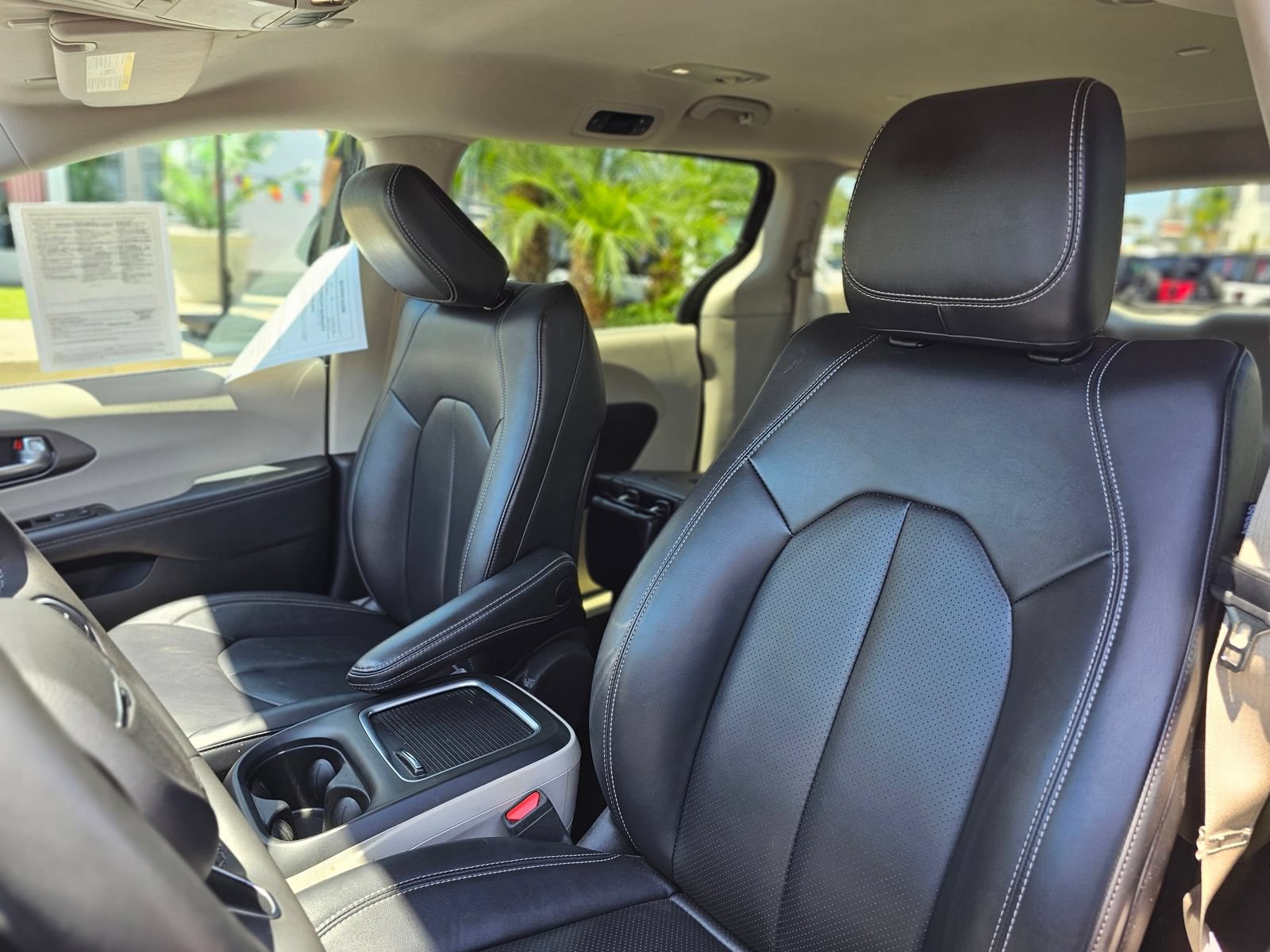 Used 2024 Chrysler Pacifica Touring-L FWD image 23