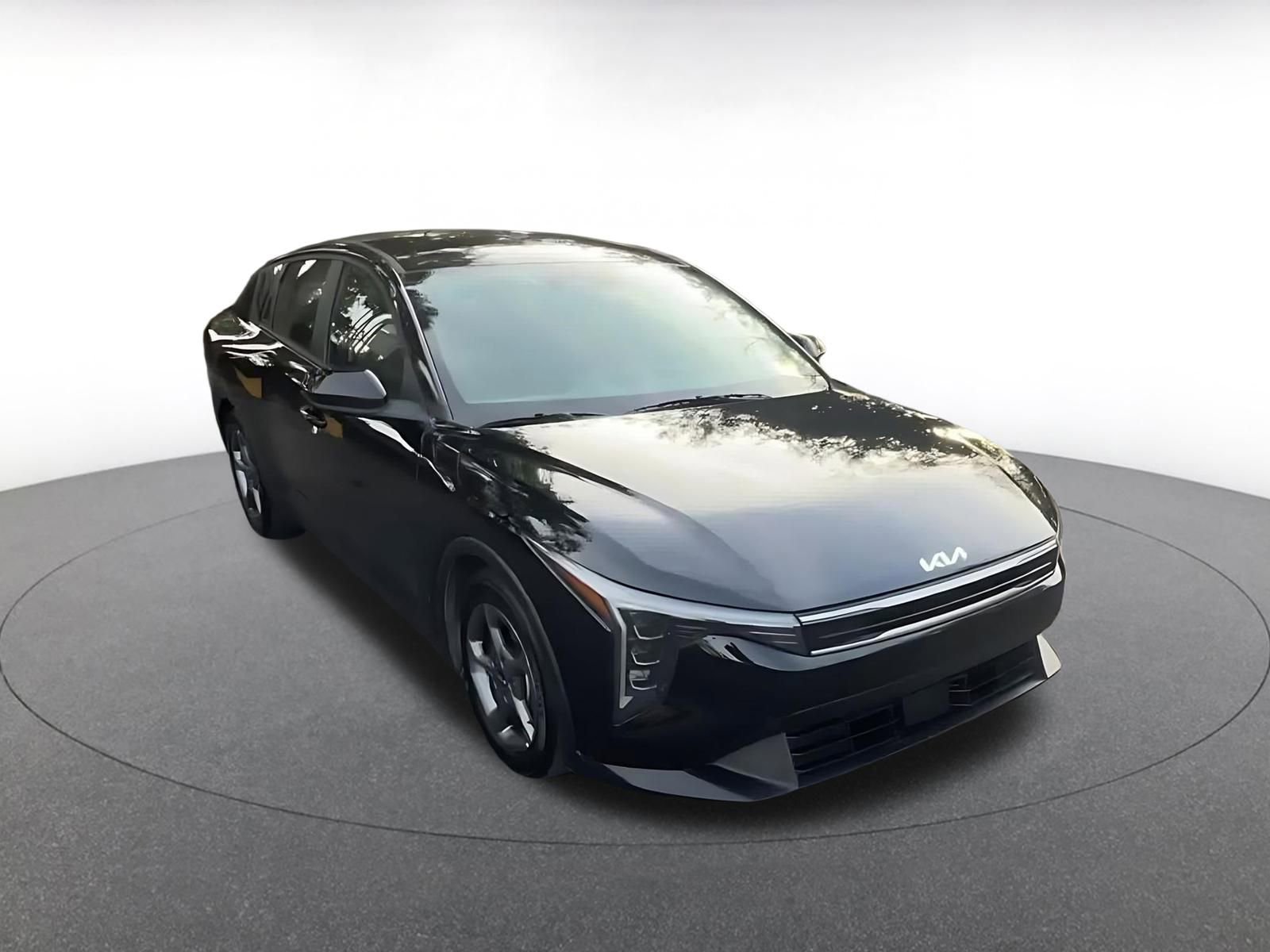 Used 2025 Kia K4 LXS image 3