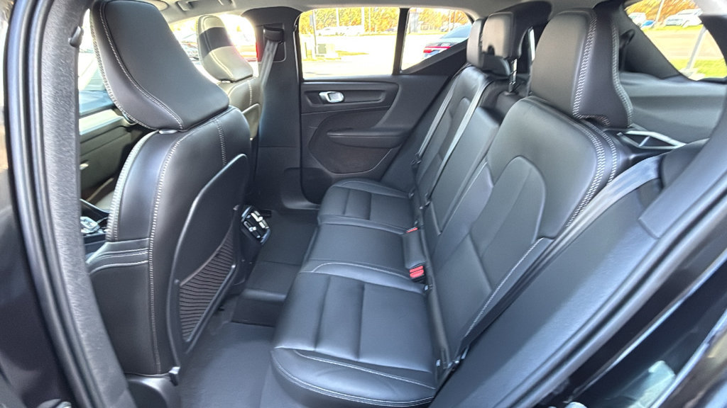 Certified 2024 Volvo XC40 B5 Plus w/ Climate Package AWD/4WD image 11