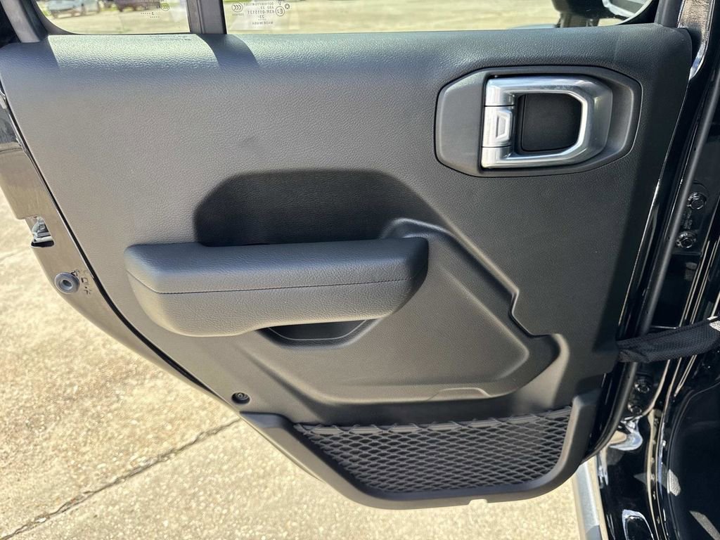 Used 2024 Jeep Wrangler Unlimited image 29