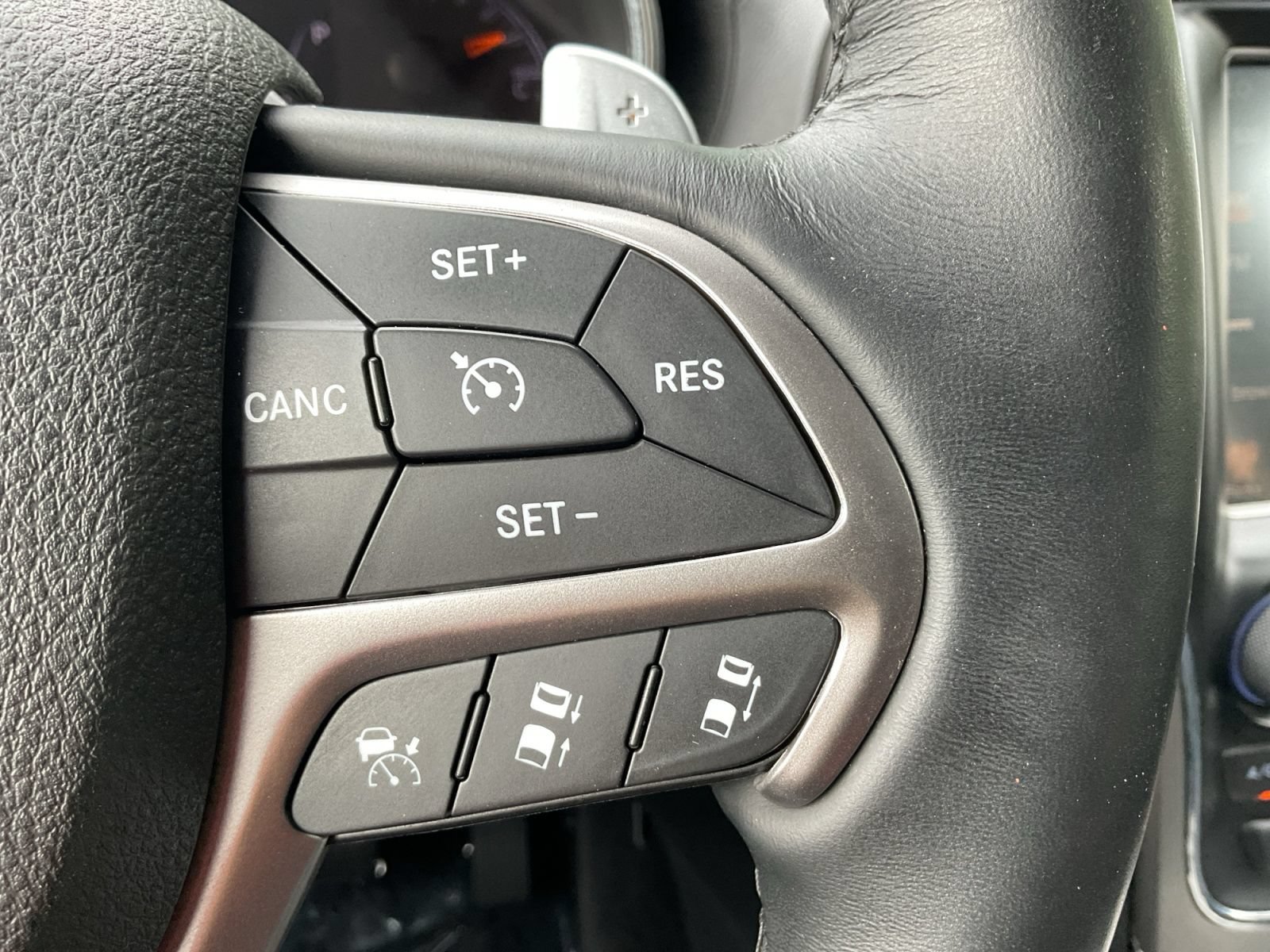 Used 2017 Jeep Grand Cherokee Summit AWD/4WD image 40