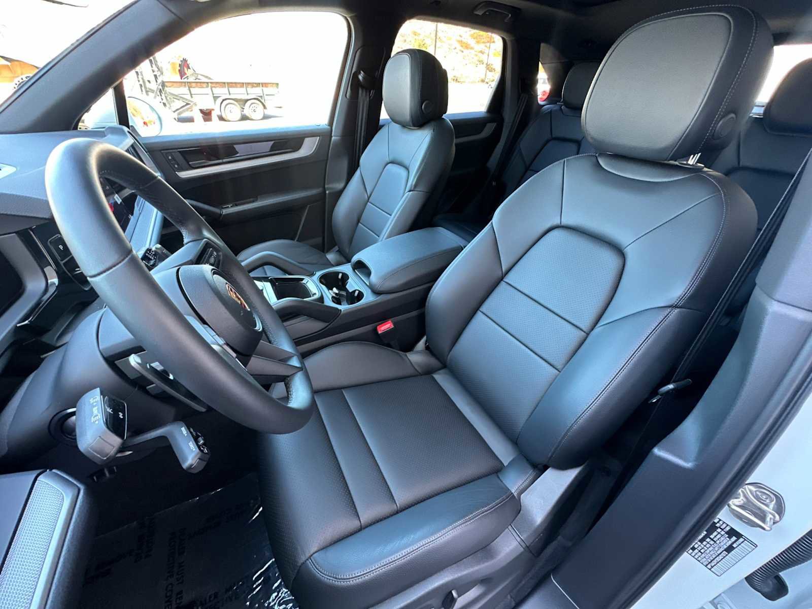 Used 2025 Porsche Cayenne AWD/4WD image 5