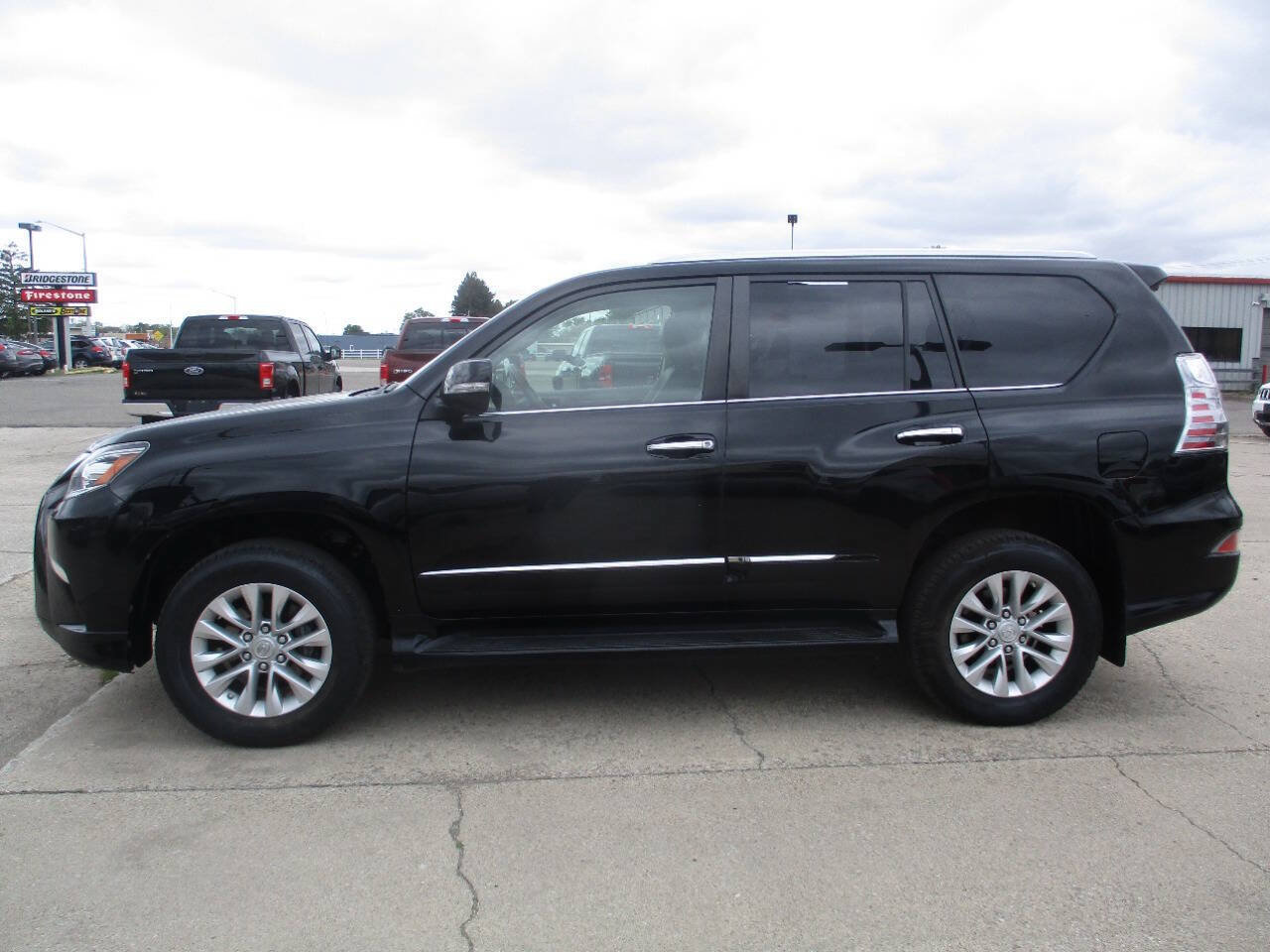 Used 2017 Lexus GX 460 Premium w/ Premium Package AWD/4WD image 3
