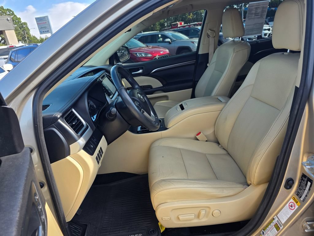 Used 2014 Toyota Highlander Limited AWD/4WD image 3