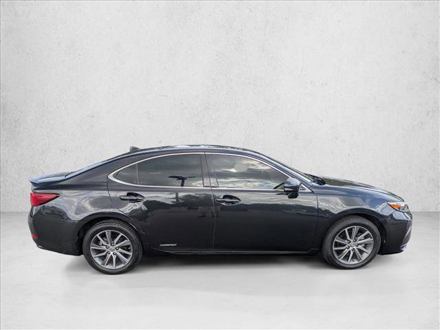 Used 2017 Lexus ES 300h w/ Navigation System Package image 4