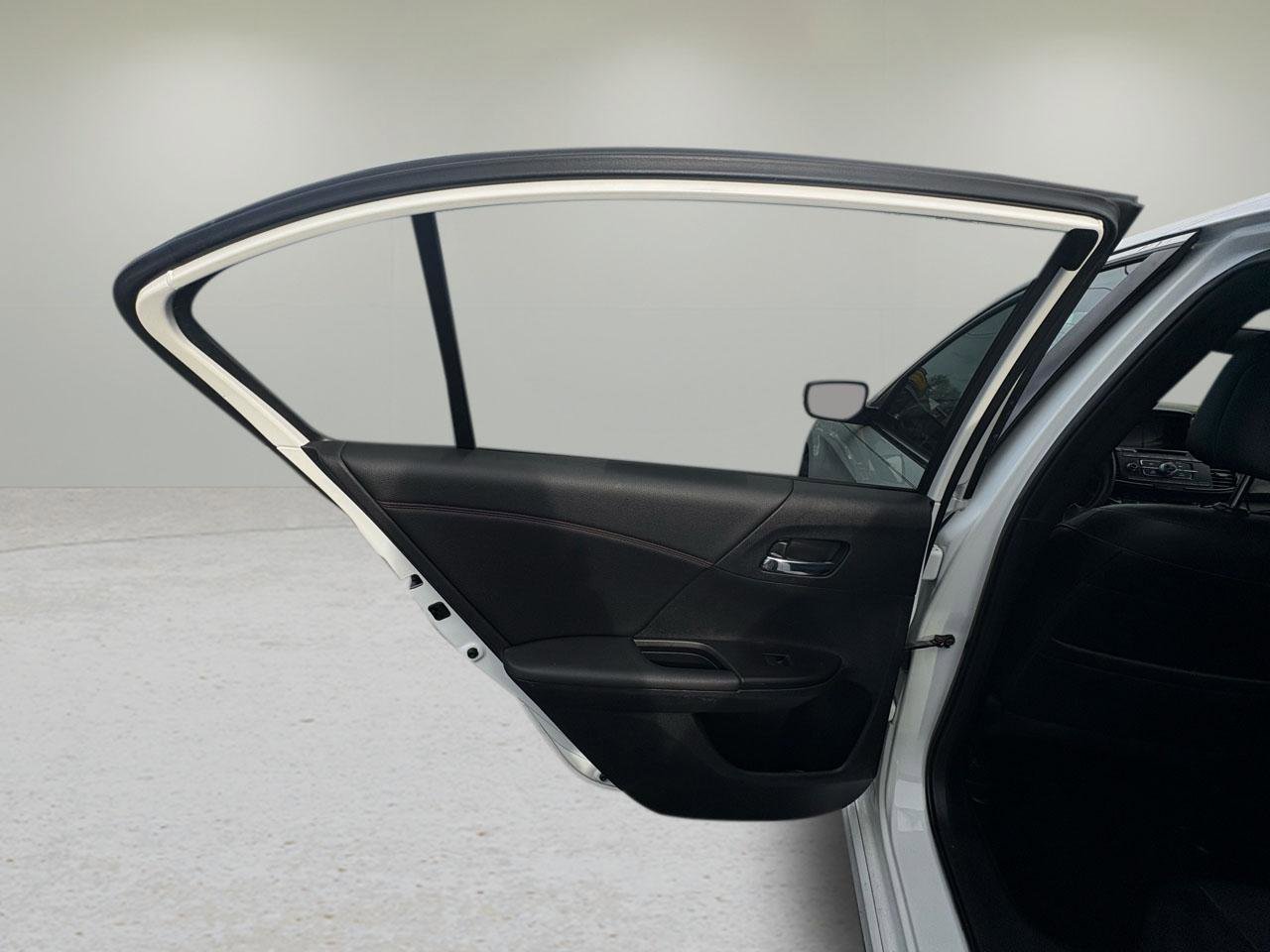 Used 2017 Honda Accord Sport Special Edition image 28