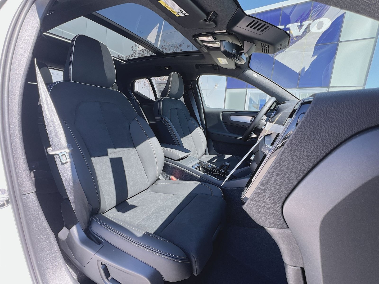 New 2026 Volvo XC40 B5 Ultra w/ Climate Package AWD/4WD image 27