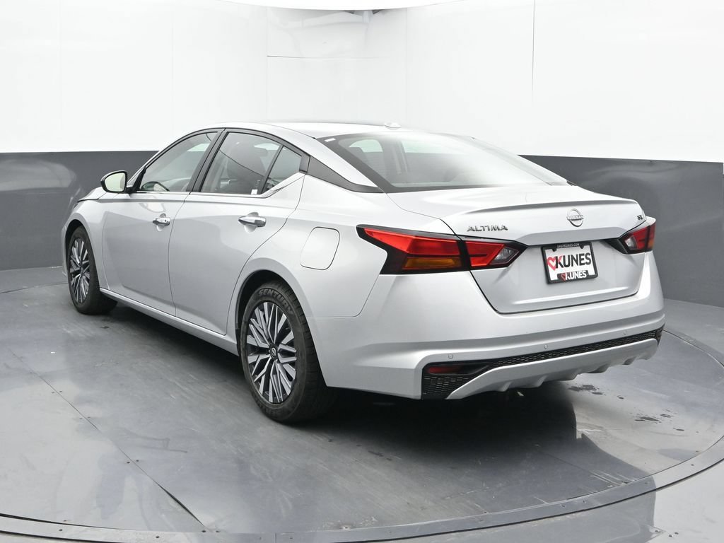 Used 2024 Nissan Altima 2.5 SV FWD image 11