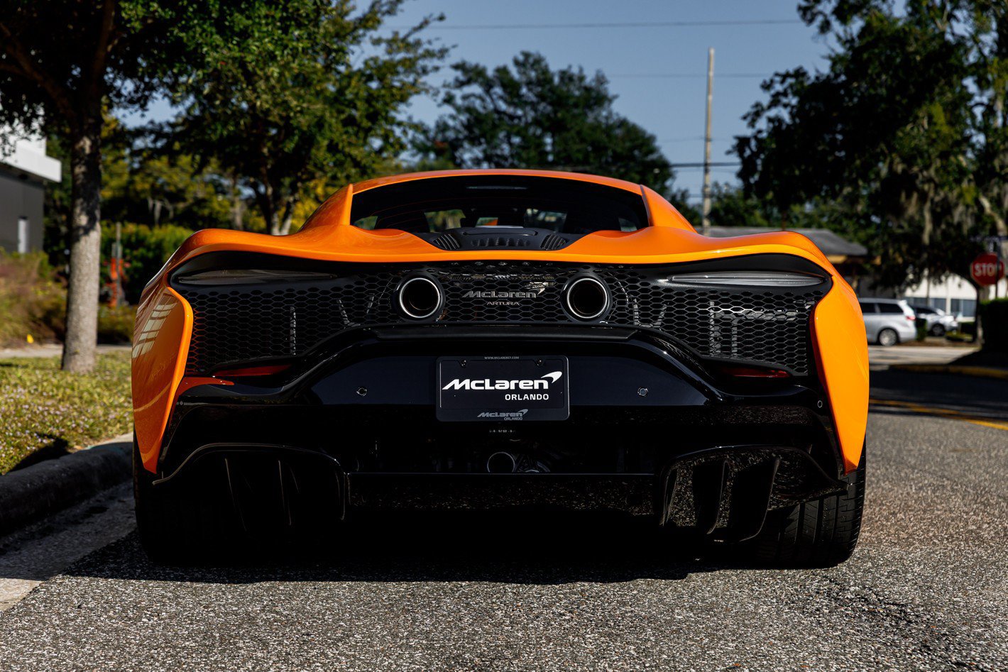 Used 2025 McLaren Artura RWD image 12