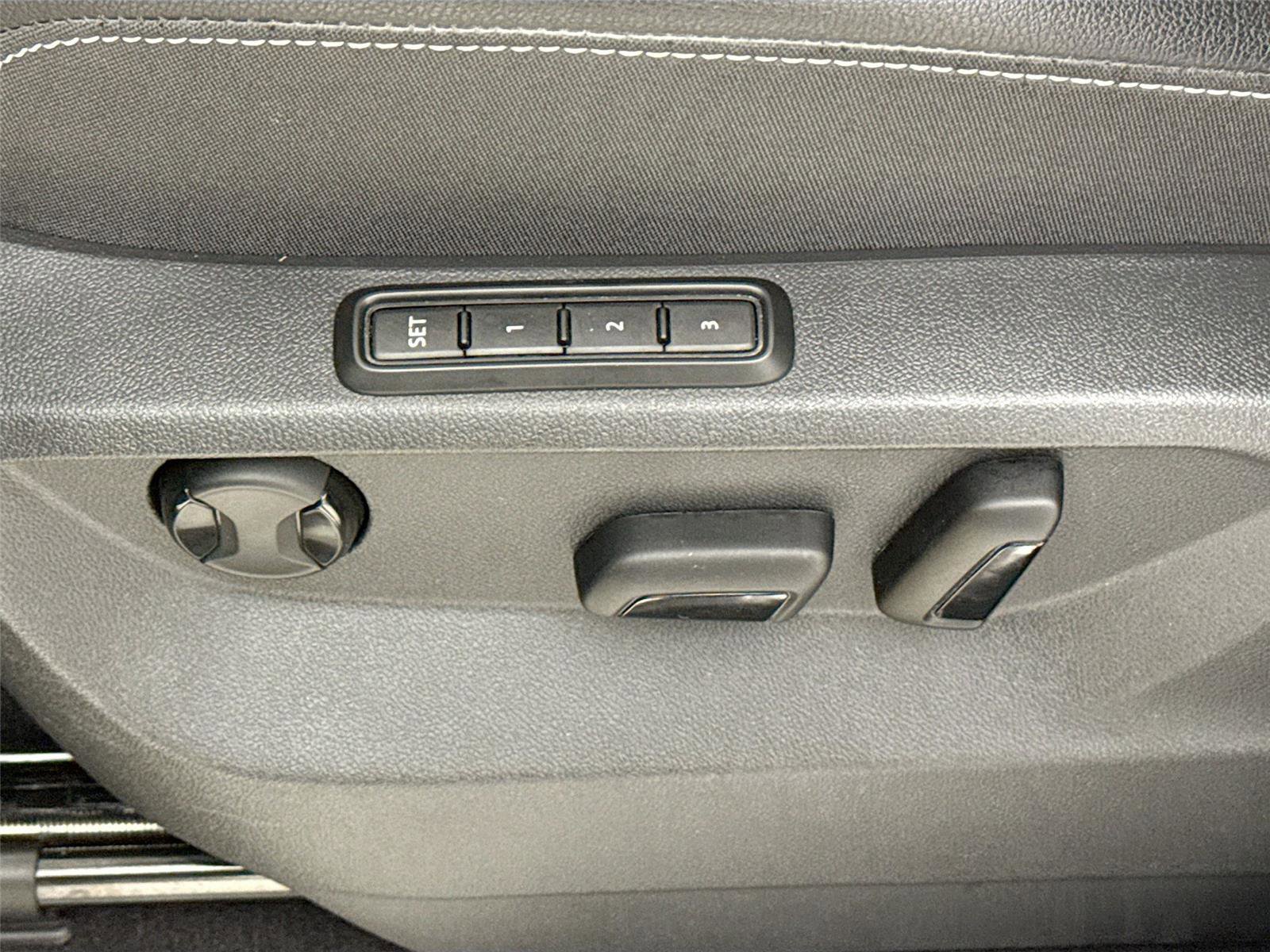 Used 2024 Volkswagen Atlas SEL Premium R-Line image 23