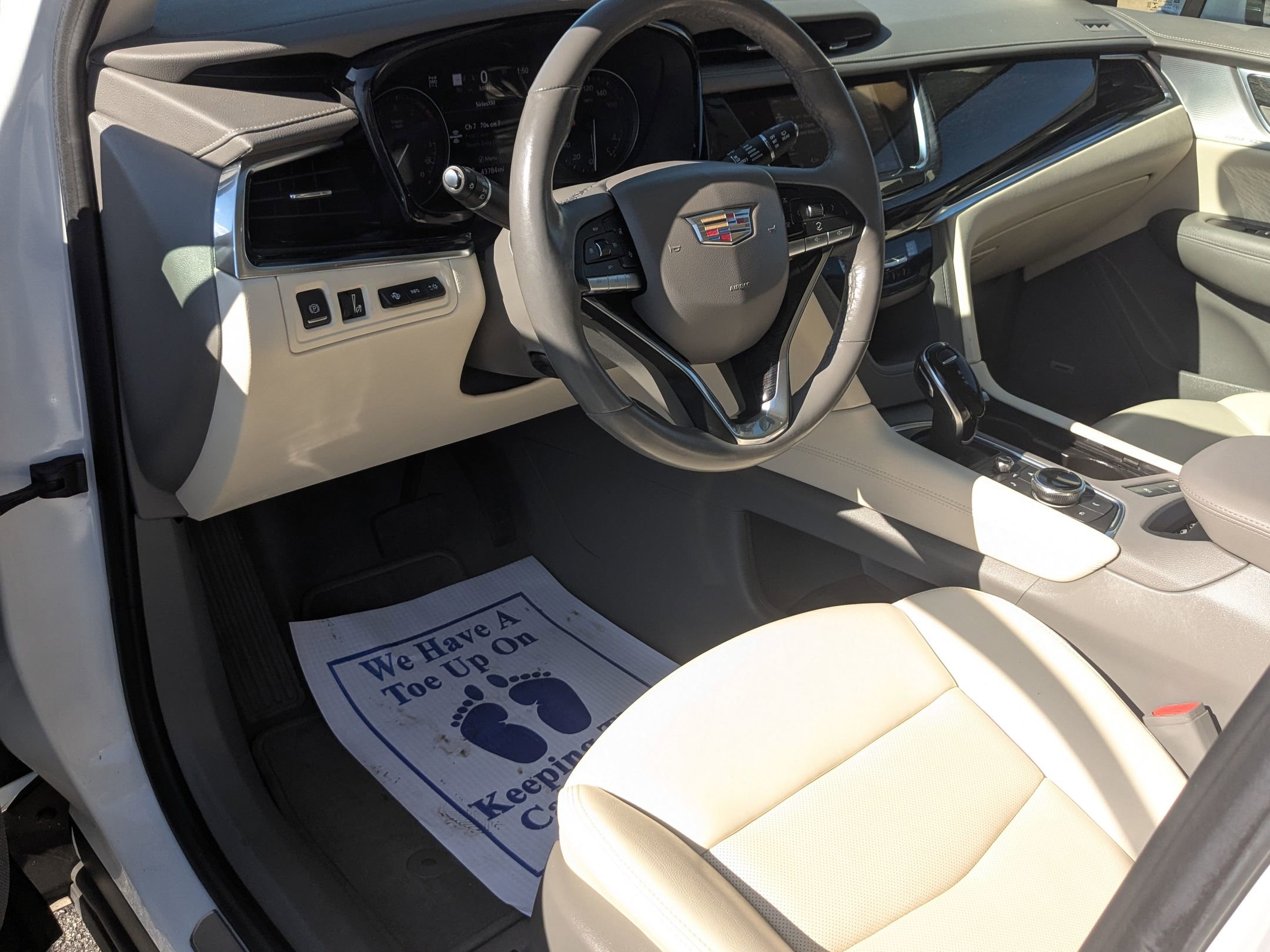 Used 2022 Cadillac XT6 Premium Luxury w/ Technology Package image 13