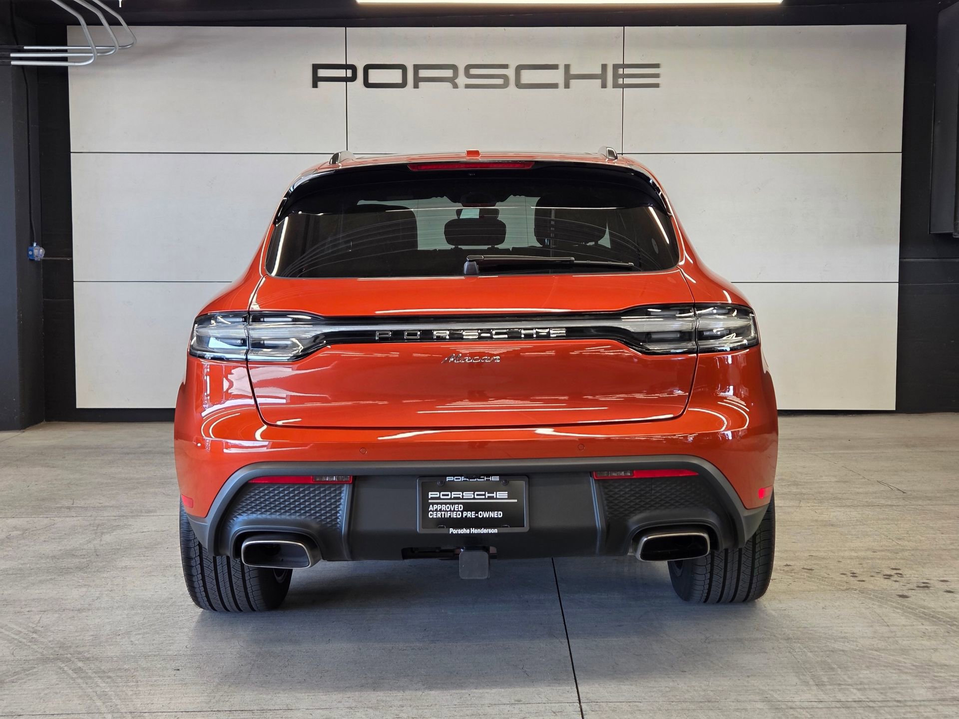 Certified 2025 Porsche Macan AWD/4WD image 7